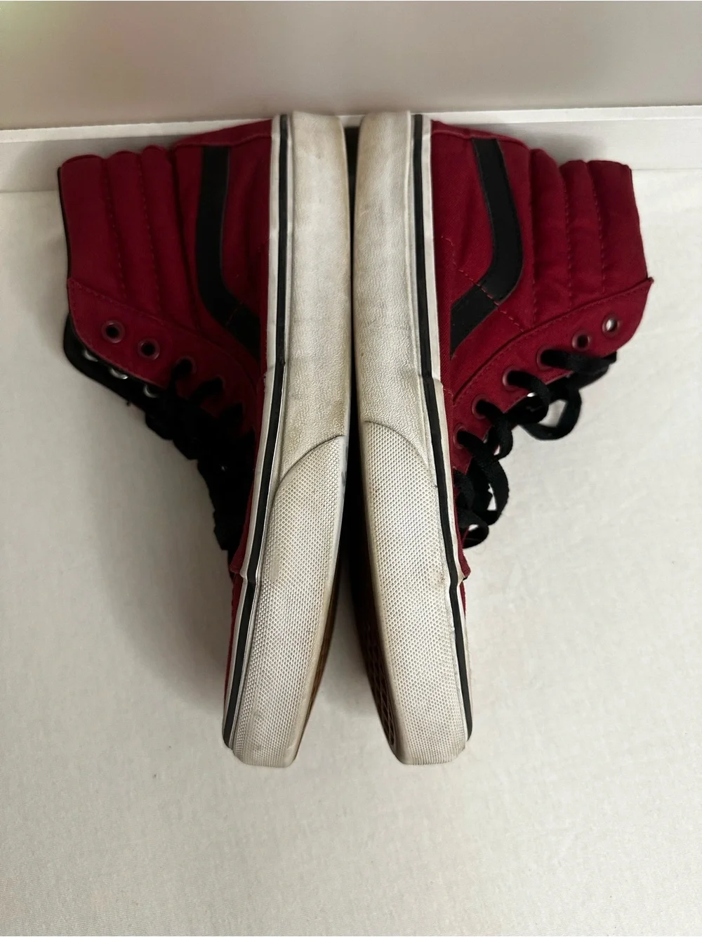 Vans off the wall unisex High-Top Skate Sneakers - Red with bulk trim and laces